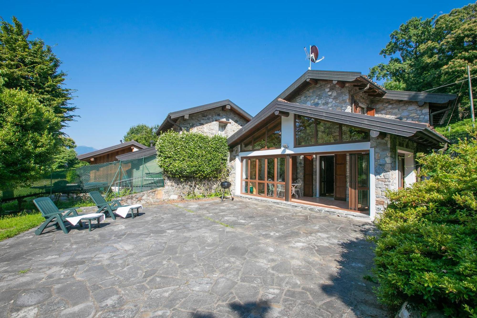 Villa Il Castagno Few Min From Beach - Happy Rentals Castelveccana Exterior foto